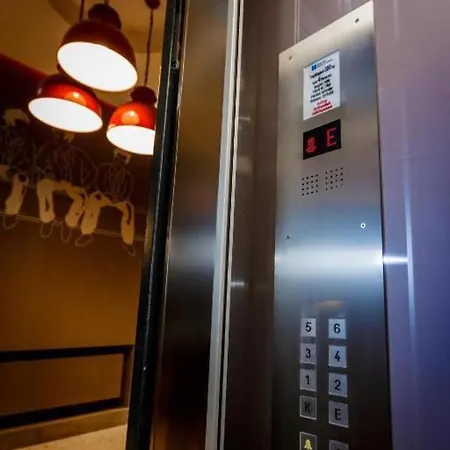 Captivating Serviced Apartment In Frankfurt Appartement *